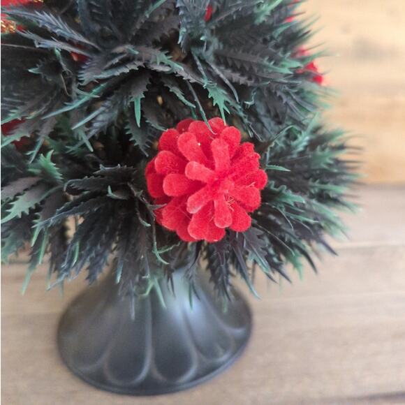 Vtg 1950s Tabletop Plastic Christmas Tree with Red Flocked Ornaments Gold Star - Picture 4 of 10